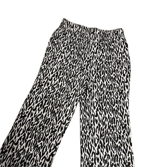 Forever 21 Womens Animal Print Bell Bottom Pants Size Small Black - Picture 2 of 6